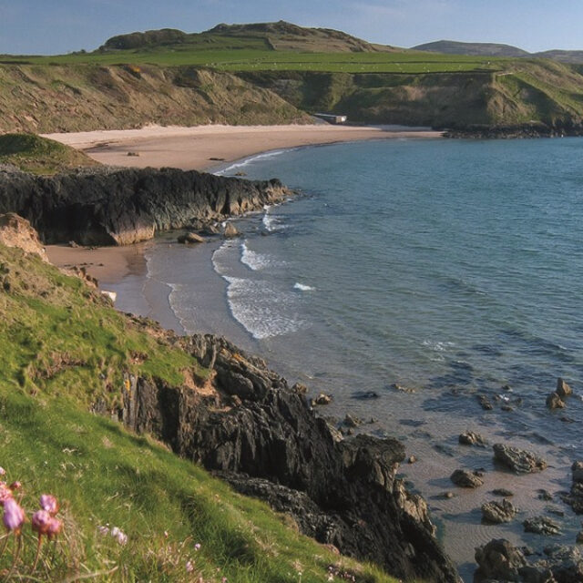 P7 Porth Oer Whistling Sands Crown copyright 2011 Visit Wales 1400